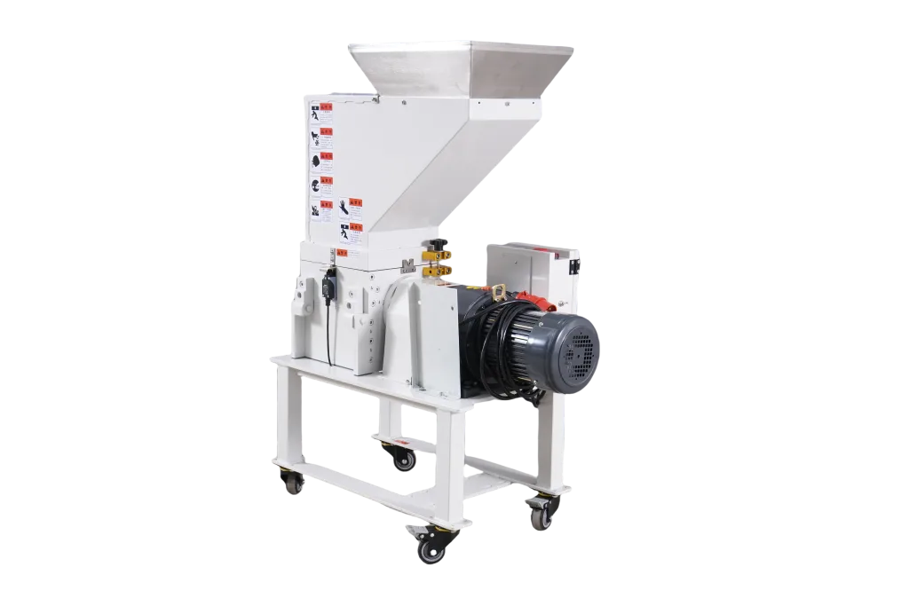 Low-Speed Sound-Proof Side Granulator